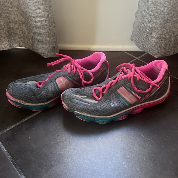 Brooks running shoes - women’s - Picture 2 of 5